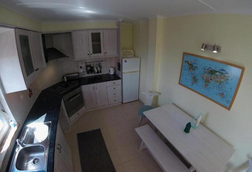 חדר משפחתי חדר אמבטיה משותף, Peniche Surf Lodge 1