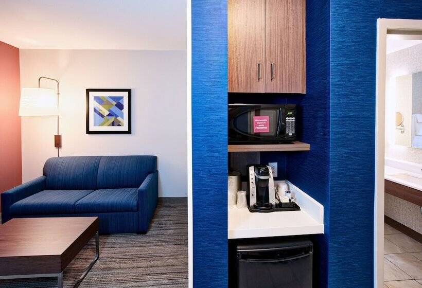 Suíte, Holiday Inn Express Hotel & Suites Dieppe Airport, An Ihg