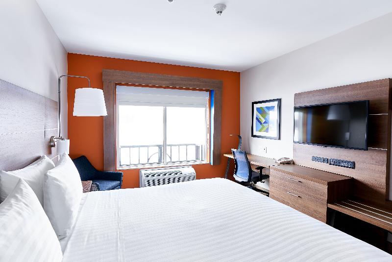 Люкс Кровать Кинг, Holiday Inn Express Hotel & Suites Dieppe Airport, An Ihg