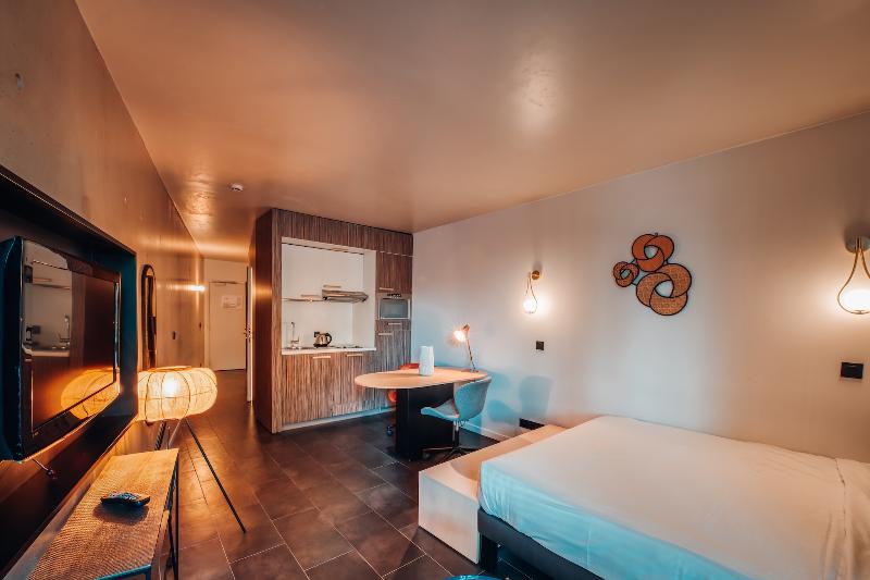 Студия Deluxe, Cowool Cergy