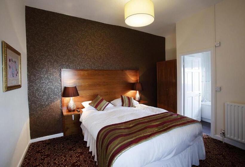 Номер Стандарт, The Three Tuns Hotel Wetherspoon
