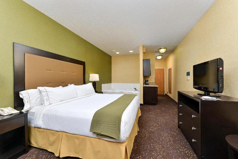适合残疾人士使用的带超级大床的标准间, Holiday Inn Express Hotel & Suites Charlotte, An Ihg