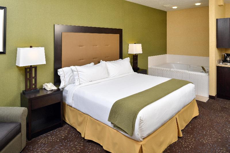Номер Стандарт Кровать Кинг Адаптированный для Инвалидов, Holiday Inn Express Hotel & Suites Charlotte, An Ihg