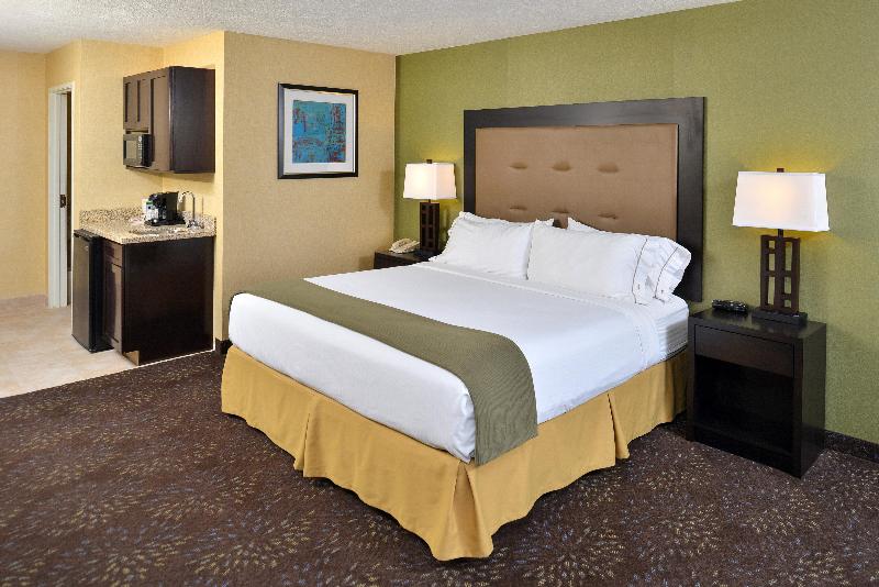 Номер Стандарт Адаптированный для Инвалидов, Holiday Inn Express Hotel & Suites Charlotte, An Ihg
