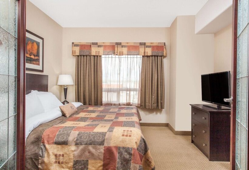 Люкс, Ramada By Wyndham Pincher Creek