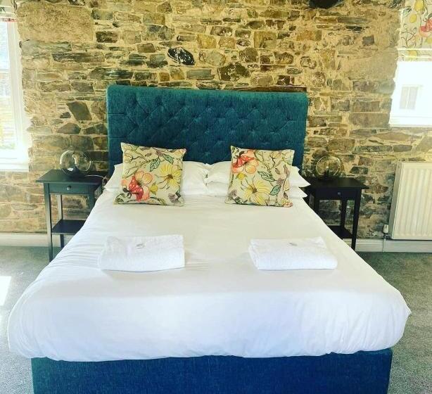 חדר דלוקס לארבעה, The Fountain Inn & Riverside Restaurant