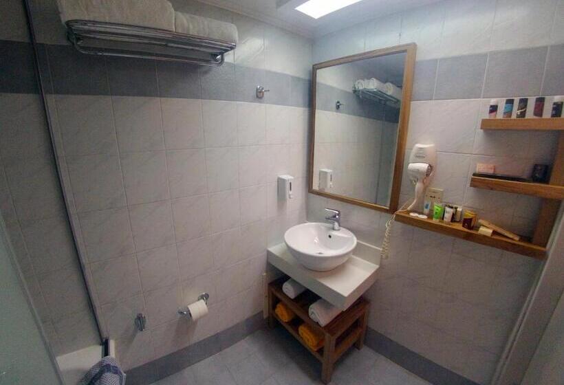 سوییت, Elmi Beach Hotel & Suites