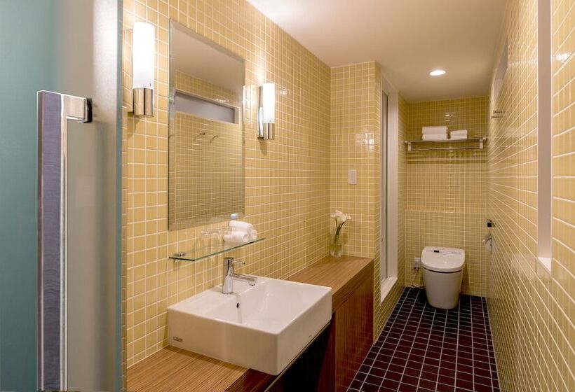 3-Bett-Standardzimmer, The B Kobe