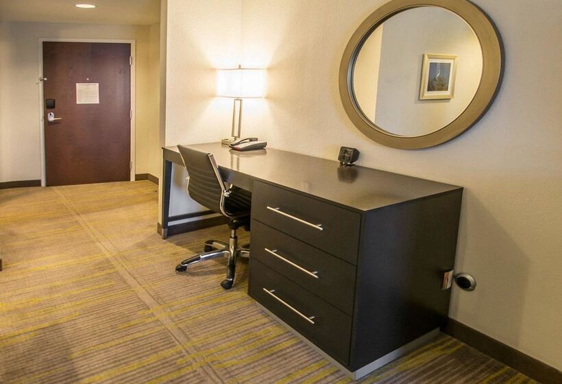 Люкс, Comfort Suites Miami Airport North