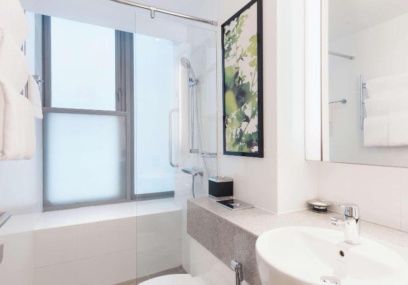 Standard Room King Size Bed, Hilton Garden Inn Singapore Serangoon