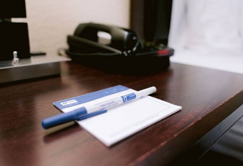 Номер Стандарт, Holiday Inn Express Hotel Raleigh Southwest, An Ihg