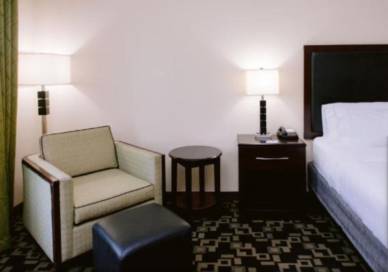 Люкс Кровать Кинг, Holiday Inn Express Hotel Raleigh Southwest, An Ihg