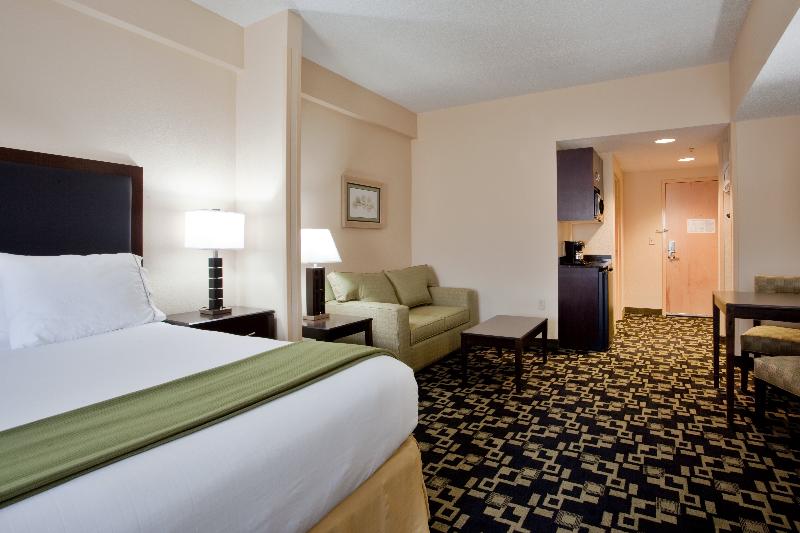 Люкс Кровать Кинг, Holiday Inn Express Hotel Raleigh Southwest, An Ihg