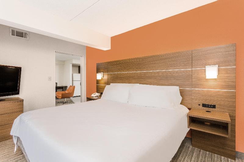 스위트 킹사이즈 침대, Holiday Inn Express Hotel And Suites Petersburg   Fort Lee, An Ihg