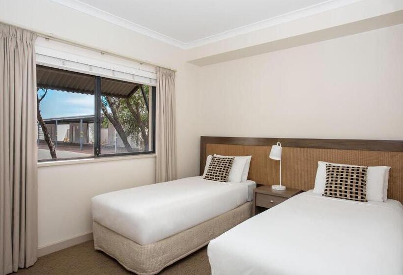 Апартаменты 2 Спальни, Mantra Geraldton