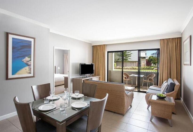 Апартаменты 2 Спальни, Mantra Geraldton