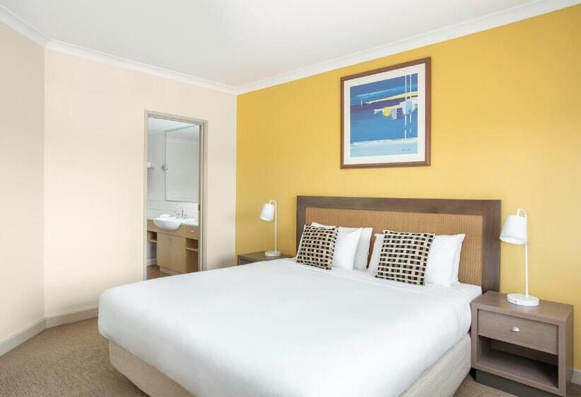Апартаменты 3 Спальни, Mantra Geraldton