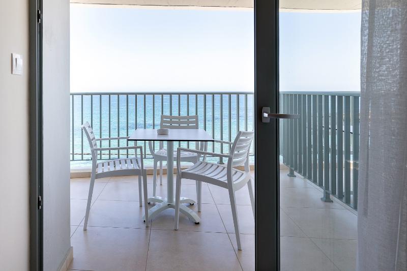 Полулюкс Вид на Море, Alia Beach Hotel By Estia