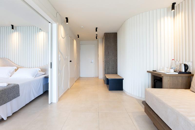 Люкс Superior Вид на Море, Alia Beach Hotel By Estia