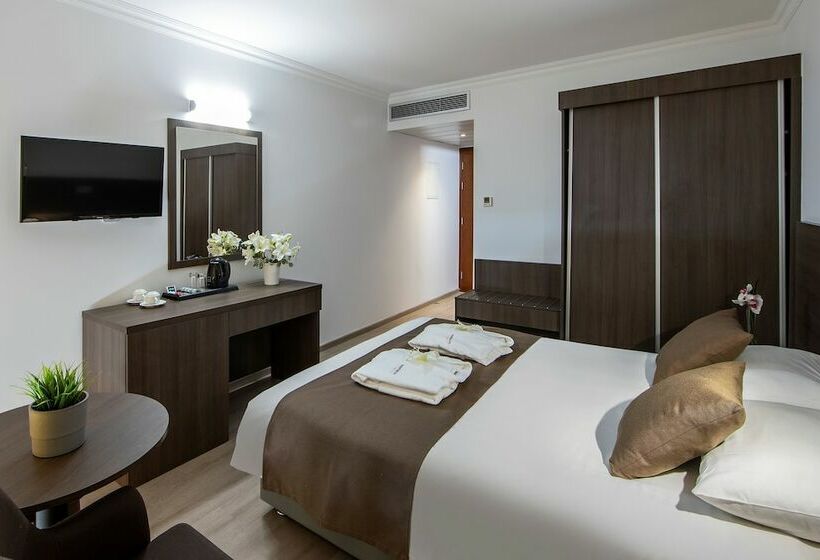 اتاق سوپریور, Kapetanios Limassol