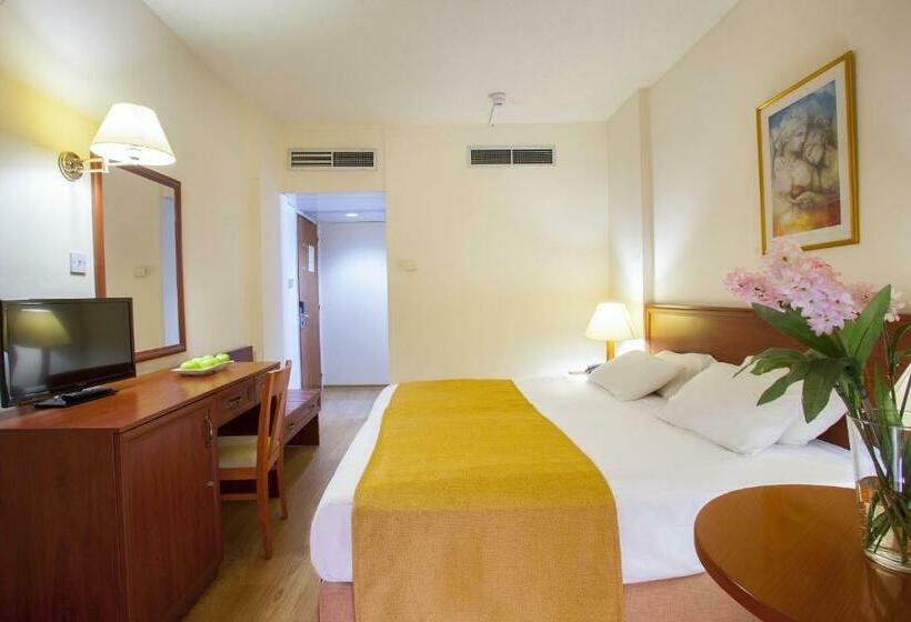 스탠다드 트리플 룸, Kapetanios Limassol