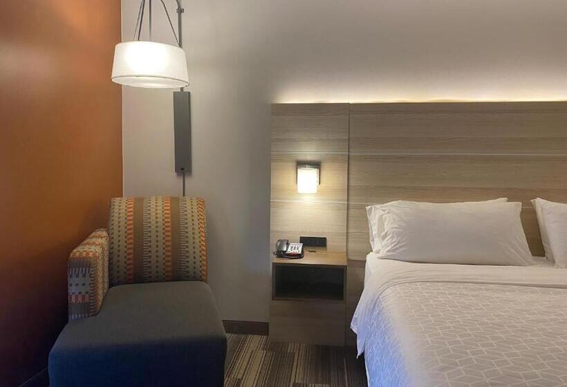 Номер Стандарт Кровать Кинг Адаптированный для Инвалидов, Holiday Inn Express Hotel & Suites Logansport, An Ihg
