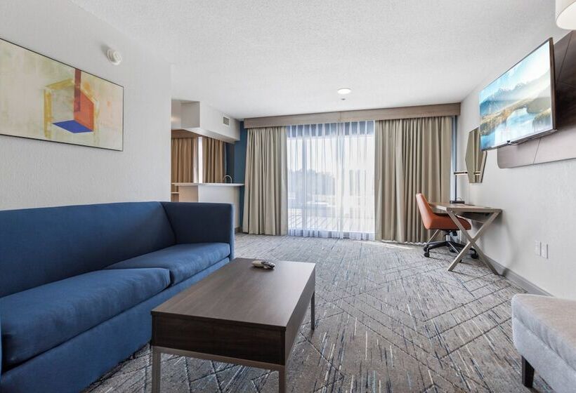 Люкс Кровать Кинг, Holiday Inn Express & Suites Starkville By Ihg