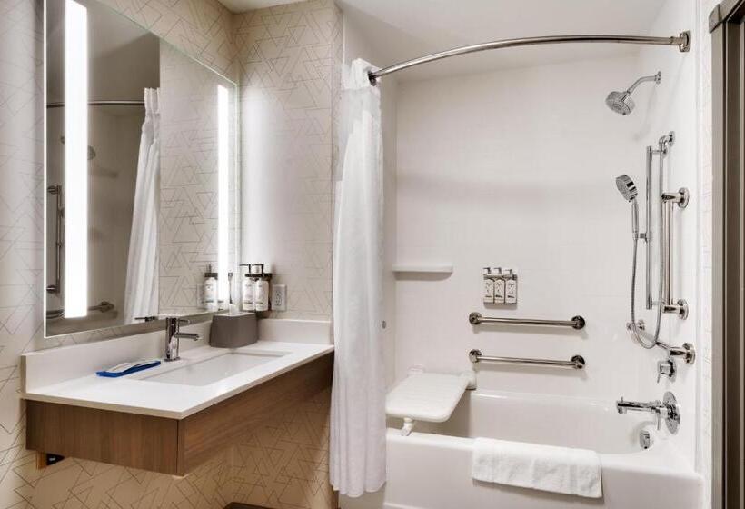 Номер Стандарт Адаптированный для Инвалидов, Holiday Inn Express And Suites Helena, An Ihg