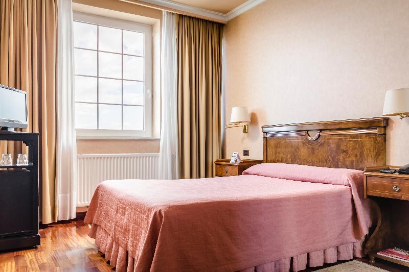 Номер Стандарт Кровать Кинг Адаптированный для Инвалидов, Holiday Inn Express And Suites Helena, An Ihg