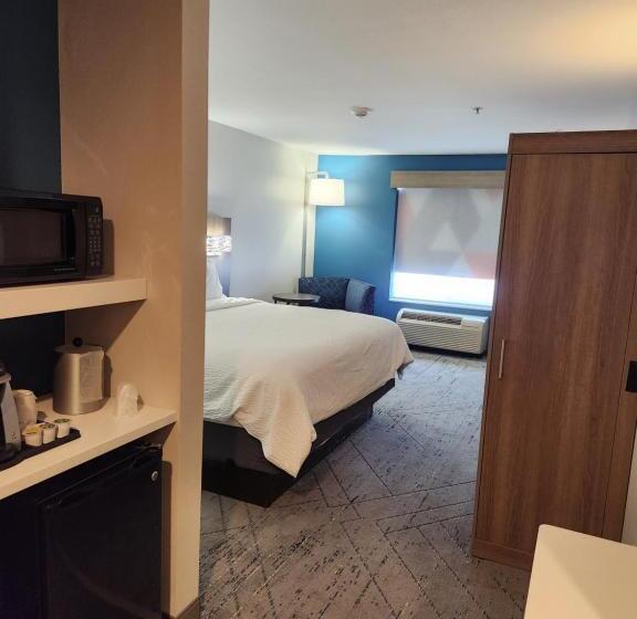 Номер Стандарт Адаптированный для Инвалидов, Holiday Inn Express & Suites Perry, An Ihg