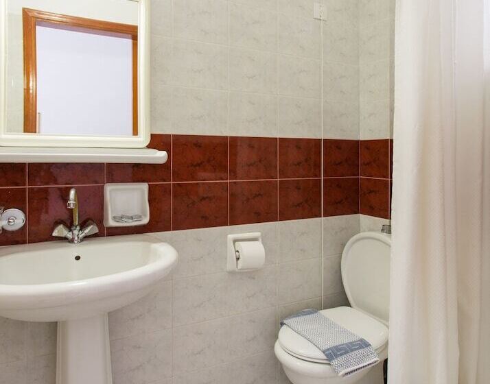 Трехместный Номер Стандарт Боковой Вид на Море, Petrino Guesthouse