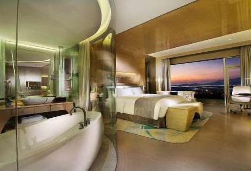 Номер Deluxe с Видом, Wyndham Grand Qingdao