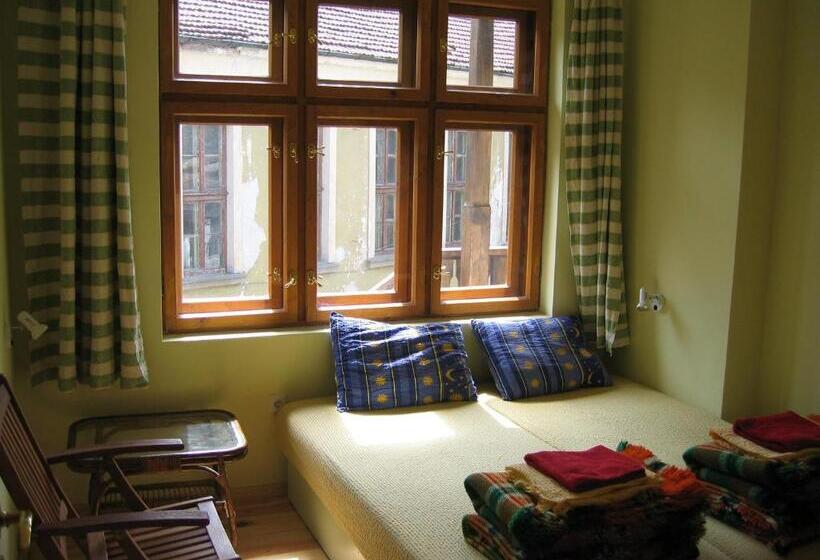اتاق استاندارد, Hostel Mostel