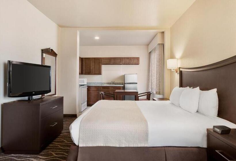 סוויטה מותאמת לאדם עם מוגבלויות, Baymont By Wyndham Clute Lake Jackson