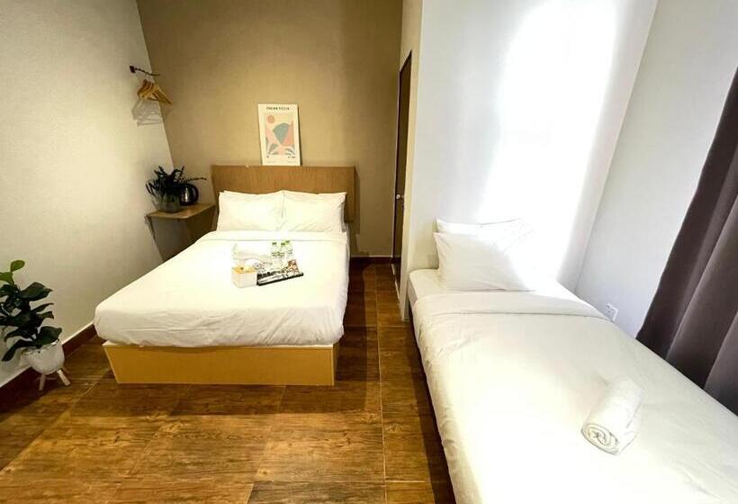اتاق اجرایی سه نفره, Swing & Pillows   Kl Sri Petaling