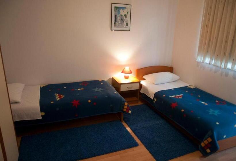 スタンダードシングルルーム, Metković