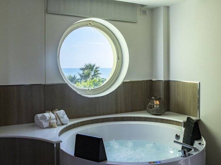 Люкс с гидромассажем, Smeraldo Suites & Spa