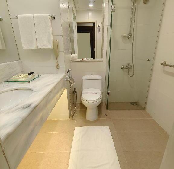 اتاق استاندارد با چشم‌انداز استخر, Ramada By Wyndham Multan