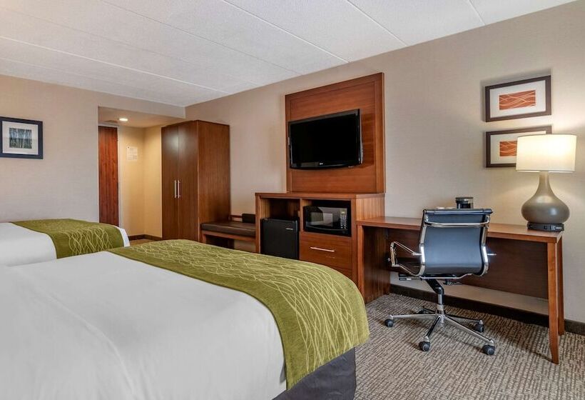 带2个双人床的标准工作室, Comfort Inn Airport