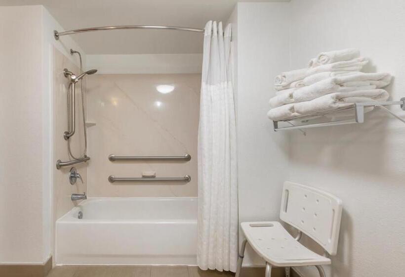 סוויטה מותאמת לאדם עם מוגבלויות, Surf And Sand Fernandina Beach At Amelia Island, Ascend Hotel Collection