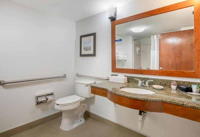 חדר סטנדרט מותאם לאדם עם מוגבלויות, Surf And Sand Fernandina Beach At Amelia Island, Ascend Hotel Collection