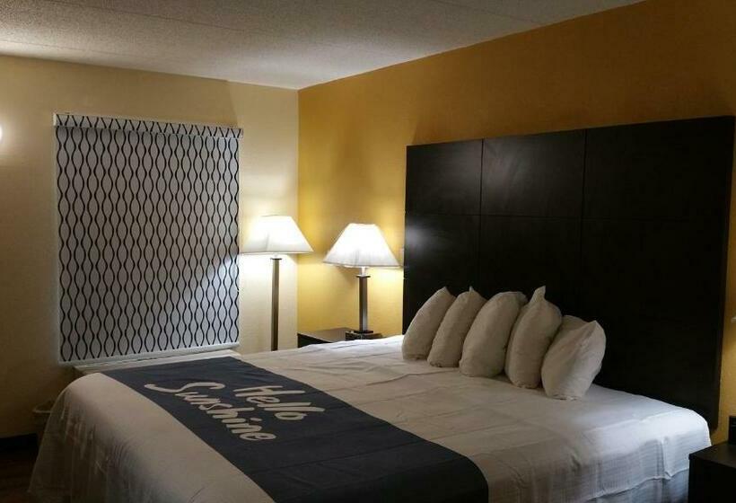 Номер Стандарт Кровать Кинг Адаптированный для Инвалидов, Days Inn By Wyndham Ridgeland South Carolina