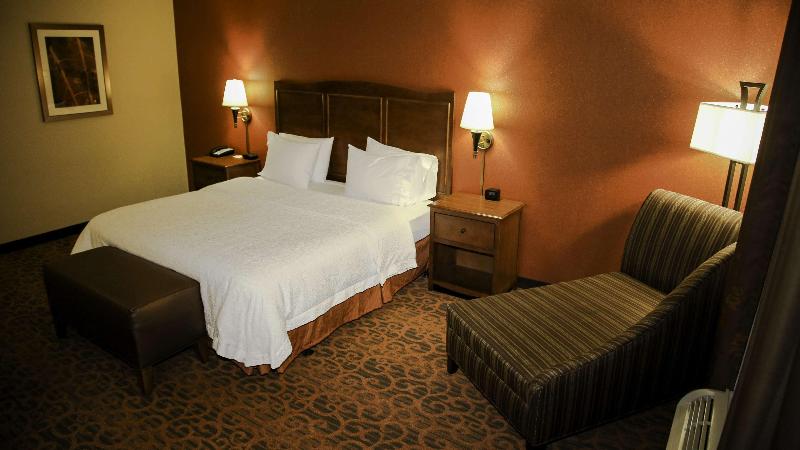 带大床的标准间, Hampton Inn Matamoras/milford