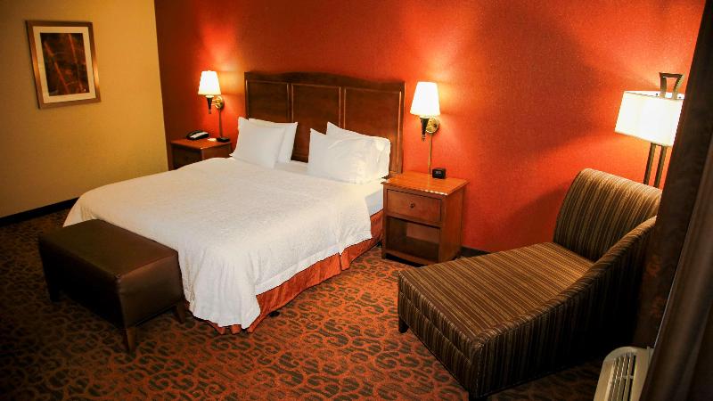 带大床的标准间, Hampton Inn Matamoras/milford