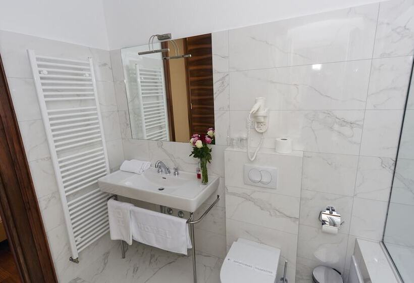 Четырехместный Номер Deluxe, Jupiter Luxury