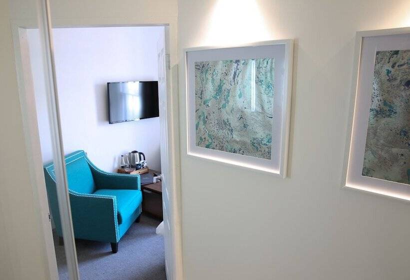 수피리어 룸, Latimer House
