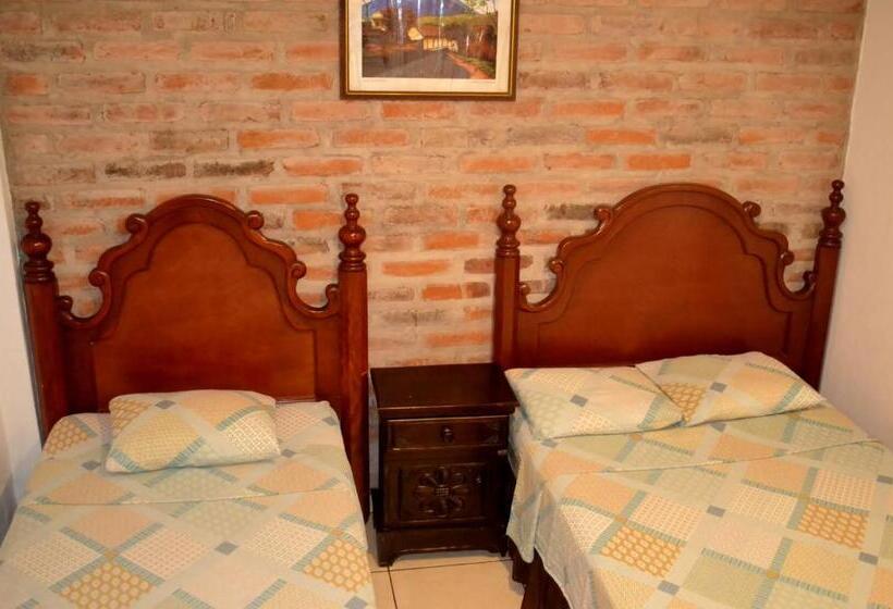 带2个双人床的标准工作室, Villa Florencia Centro Histórico