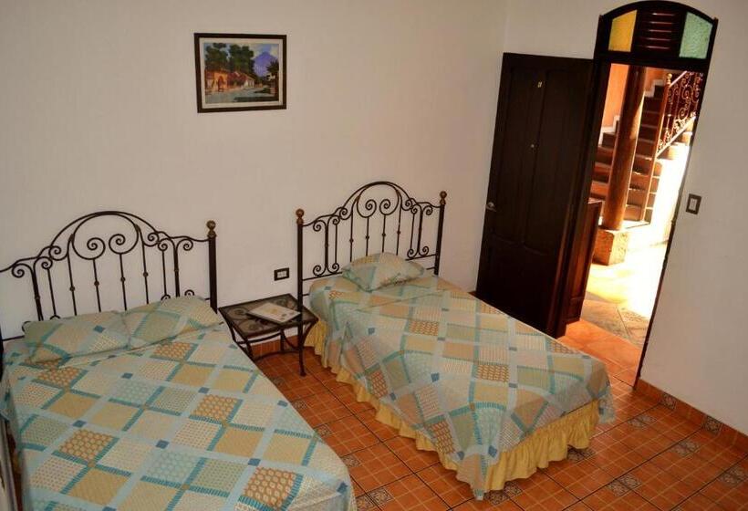 带2个双人床的标准工作室, Villa Florencia Centro Histórico