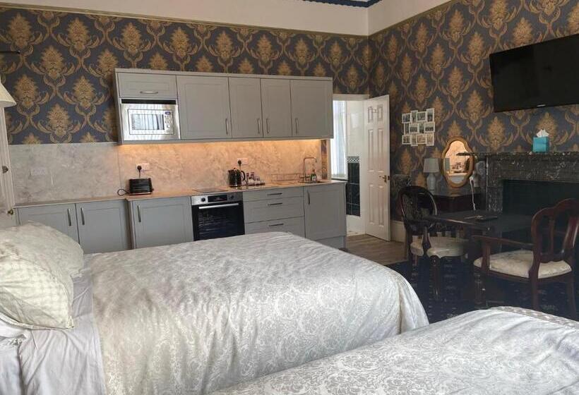 Семейный Номер, Pulteney House