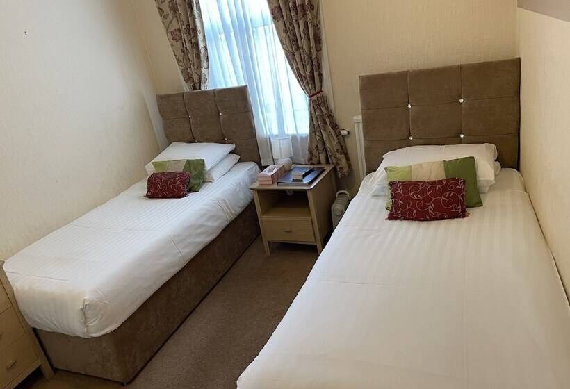 Номер Стандарт, Diamonds Lodge Near York Hospital